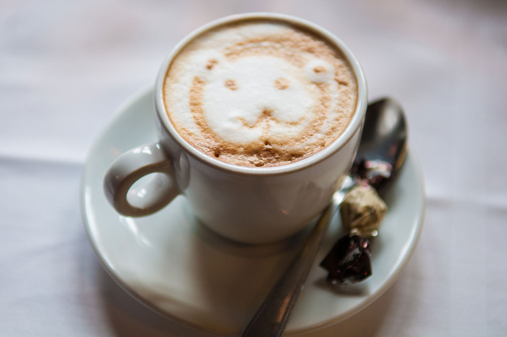 Der Kaffeerausch. In München geht der Trend zurück zu kleinen Kaffeeröstereien – und warum Kaffeetrinken in Triest anspruchsvoll ist