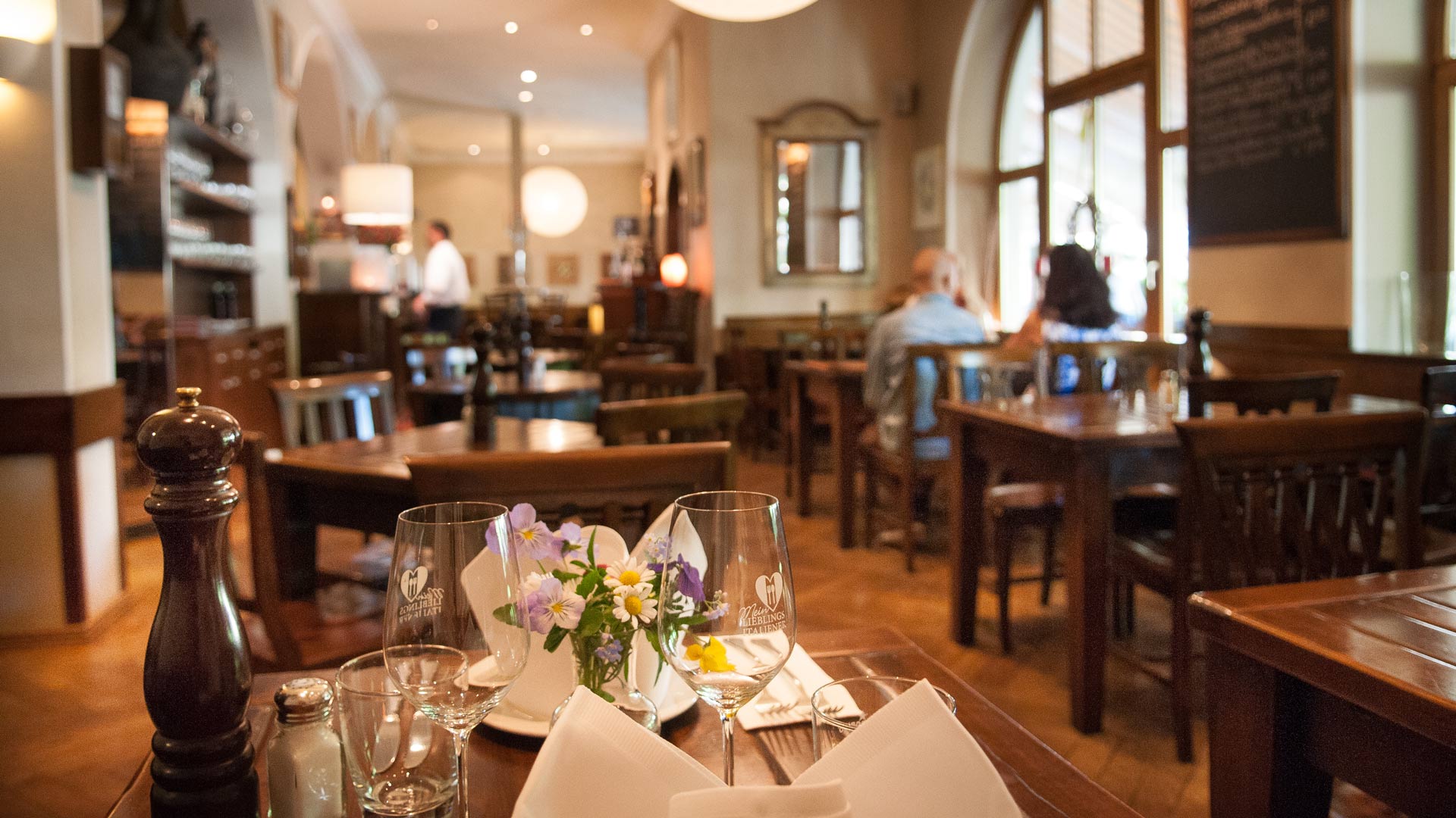 La Piazza — Restaurant